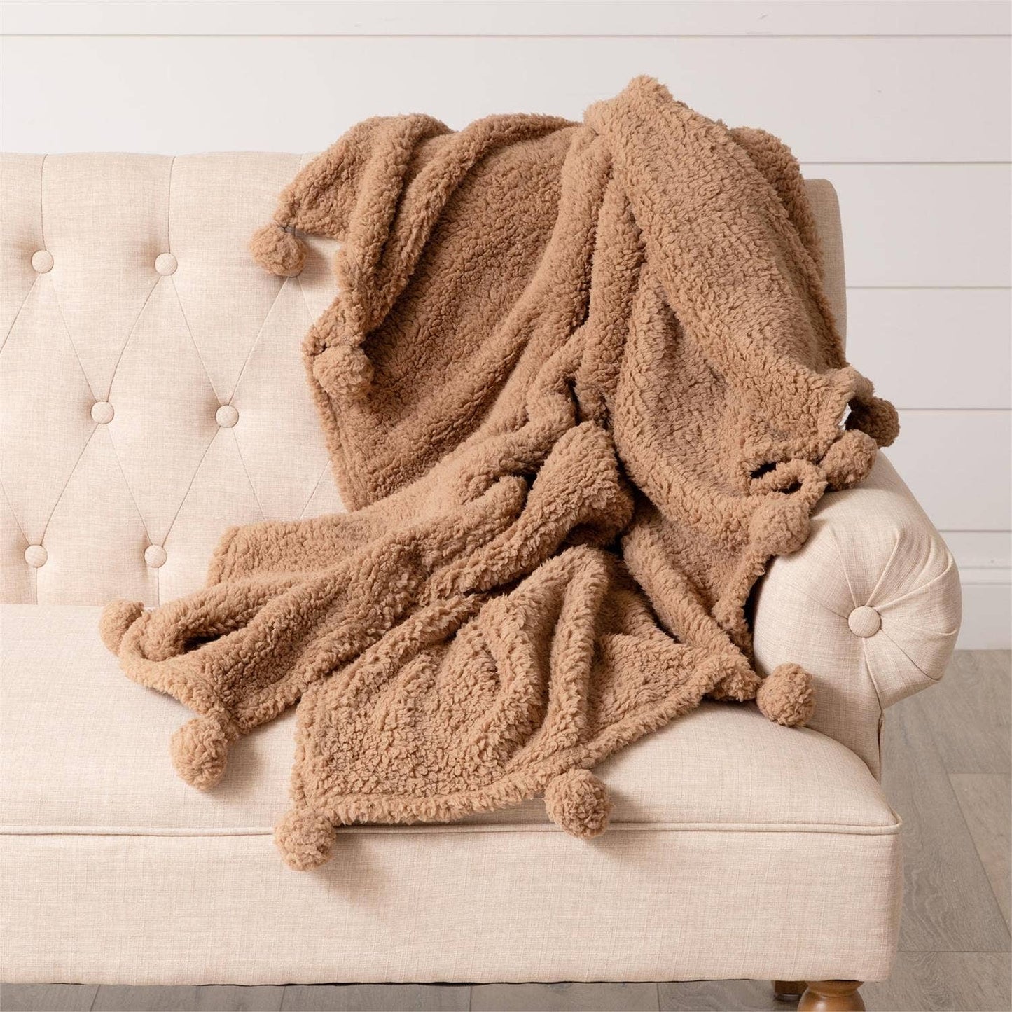 Dreamy Throw With Pompoms
